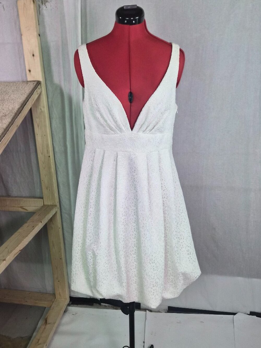 Betsy & Adam Dress White Lace Mini Size 12 Sleeveless Zip Formal Party F867